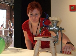 Rachel Elliott with her piece ‘Extracting Rainbows’ at the British Glass Biennale 2008, Stourbridge, UK.